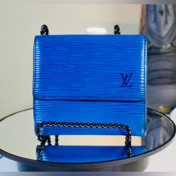 “HOST PICK” Louis Vuitton Epi Porte Monnaie Billets Cartes Credit Wallet - Picture 5 of 12